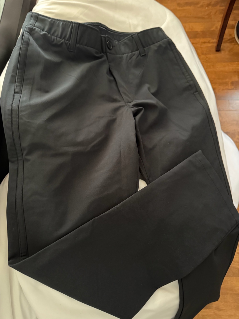 NWT Under Armour Women's Black Athletic Straight Joggers 35